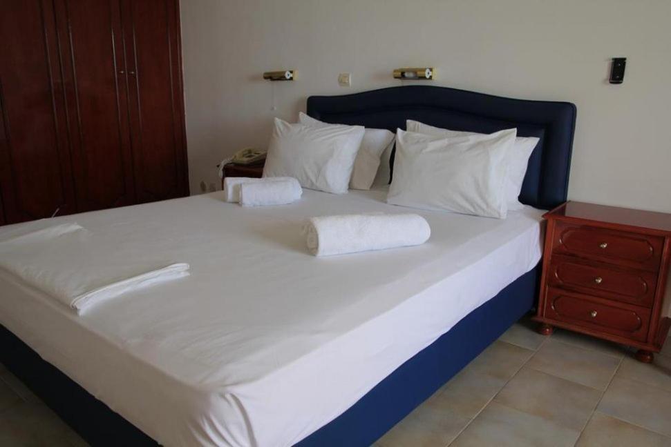 Mediterranean Hotel Karpathos Exterior photo